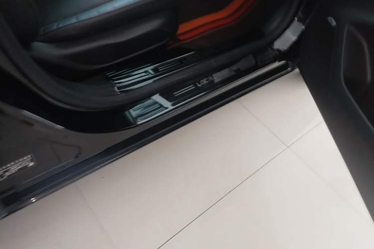 Used Buick LaCrosse 2023 28T Prestige Edition Right Side Sill