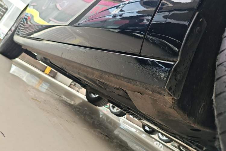 Used Buick LaCrosse 2023 28T Prestige Edition Right Side Sill