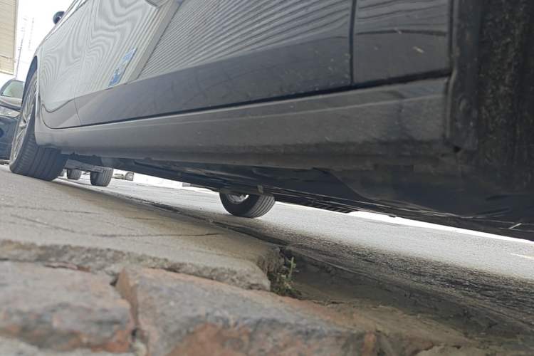 Used Buick LaCrosse 2023 28T Prestige Edition Right Side Sill