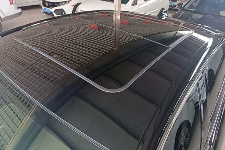 Used Buick LaCrosse 2023 28T Prestige Edition Roof