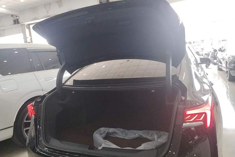 Used Buick LaCrosse 2023 28T Prestige Edition Trunk