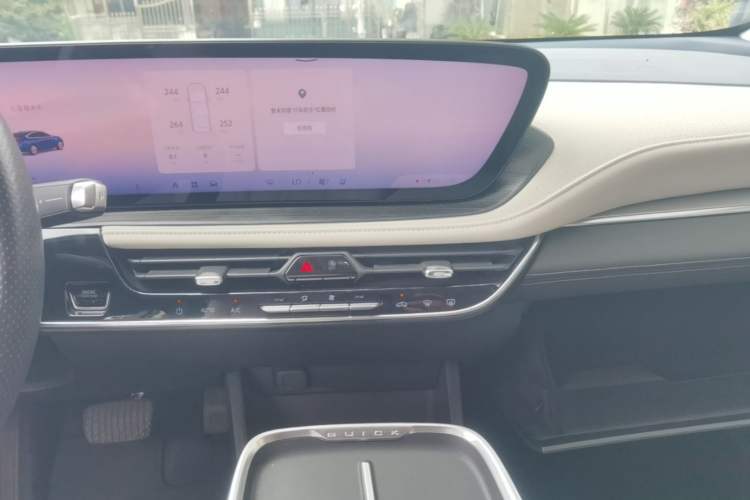 Used Buick LaCrosse 2023 Avia Edition Audio And AC Panel