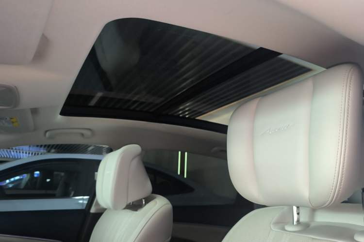 Used Buick LaCrosse 2023 Avia Edition Headliner