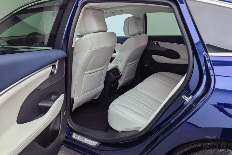 Used Buick LaCrosse 2023 Avia Edition Interior 8