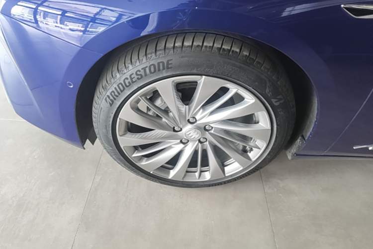 Used Buick LaCrosse 2023 Avia Edition Left Front Wheel Hub