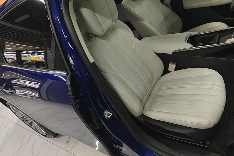 Used Buick LaCrosse 2023 Avia Edition Right Front Seat
