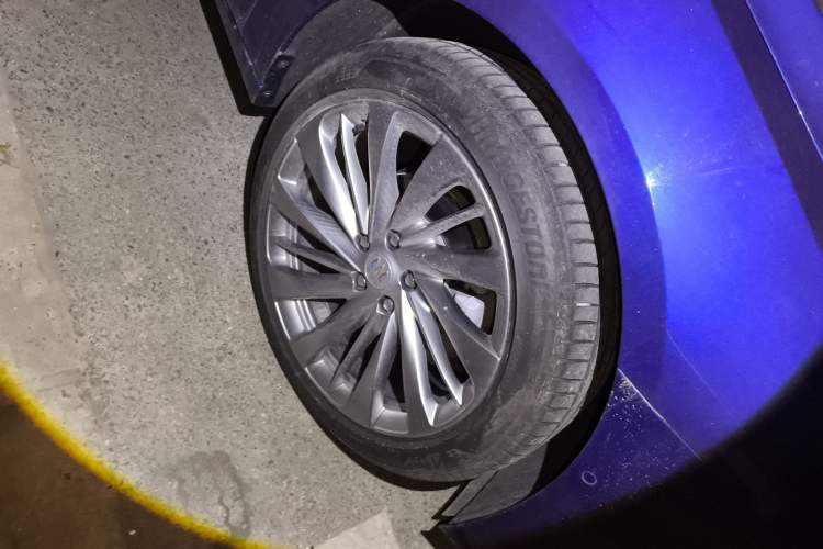 Used Buick LaCrosse 2023 Avia Edition Right Front Wheel Hub