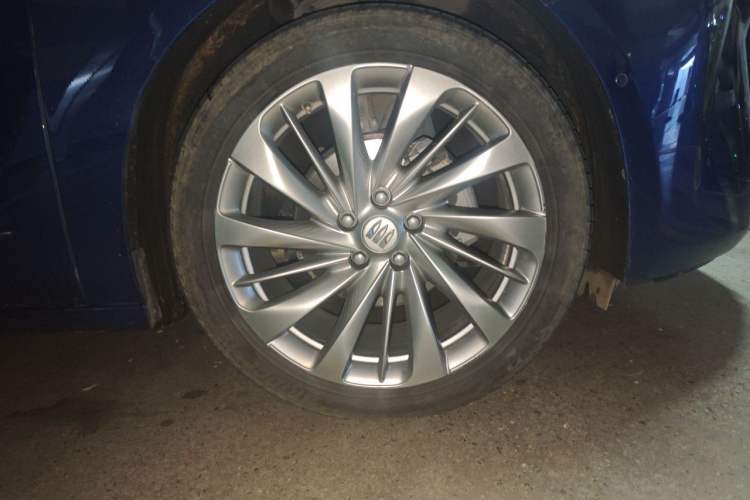 Used Buick LaCrosse 2023 Avia Edition Right Front Wheel Hub