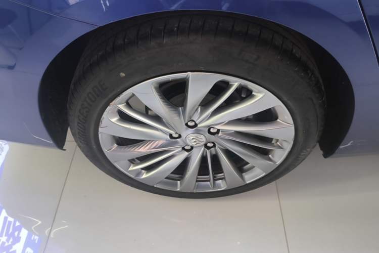 Used Buick LaCrosse 2023 Avia Edition Right Rear Wheel Hub