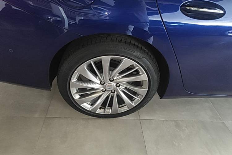 Used Buick LaCrosse 2023 Avia Edition Right Rear Wheel Hub