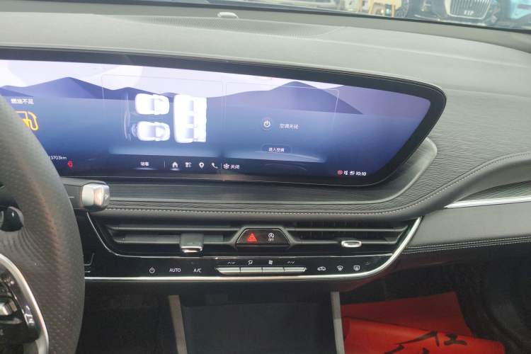 Used Buick LaCrosse 2023 28T Prestige Edition Audio And AC Panel