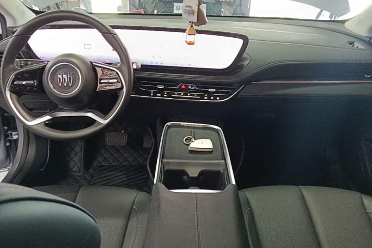 Used Buick LaCrosse 2023 Restyled 25T Cross-Country Edition Center Console
