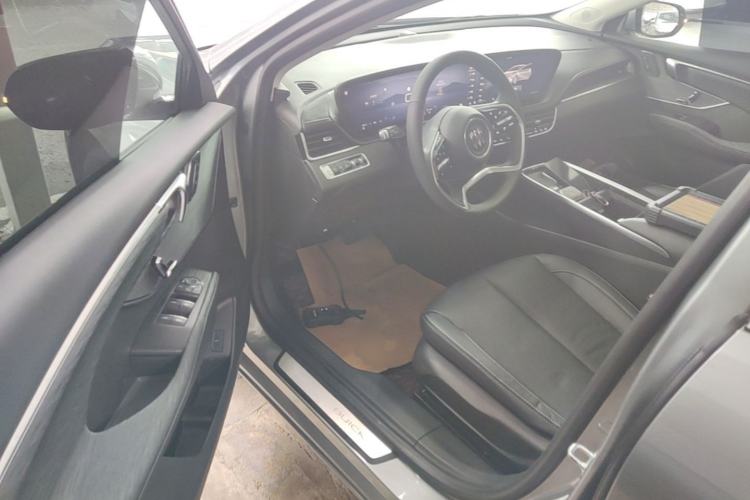 Used Buick LaCrosse 2023 28T Prestige Edition Driver Seat