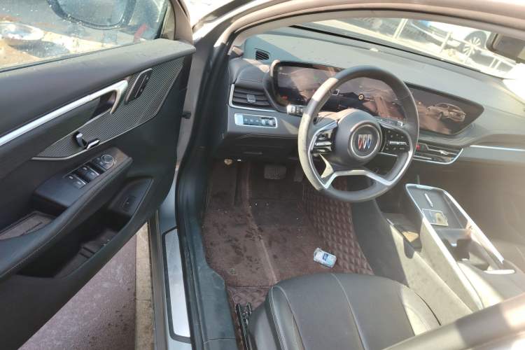 Used Buick LaCrosse 2023 28T Prestige Edition Driver Seat
