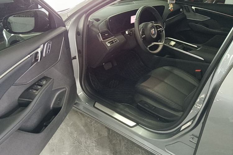 Used Buick LaCrosse 2023 Restyled 25T Cross-Country Edition Driver Seat