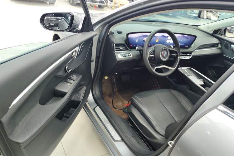 Used Buick LaCrosse 2023 28T Prestige Edition Driver Seat