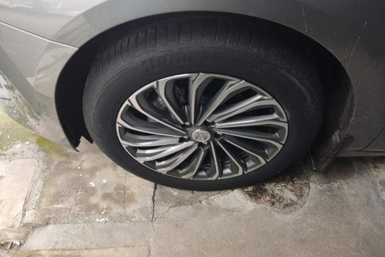 Used Buick LaCrosse 2023 28T Prestige Edition Left Front Wheel Hub