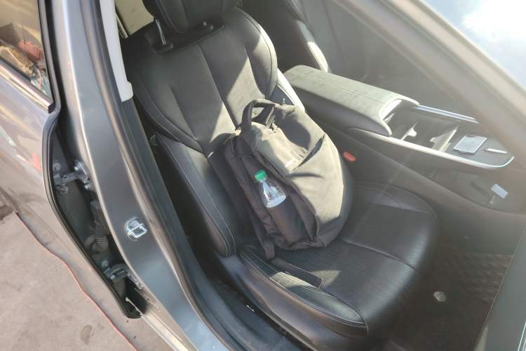 Used Buick LaCrosse 2023 28T Prestige Edition Right Front Seat