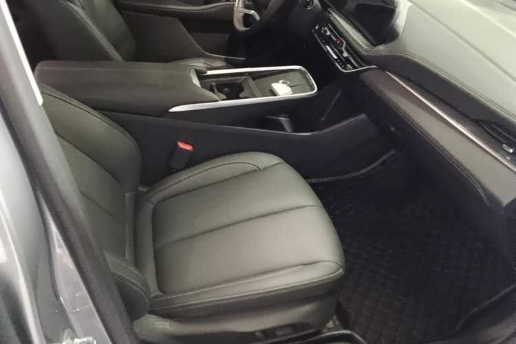 Used Buick LaCrosse 2023 Restyled 25T Cross-Country Edition Right Front Seat