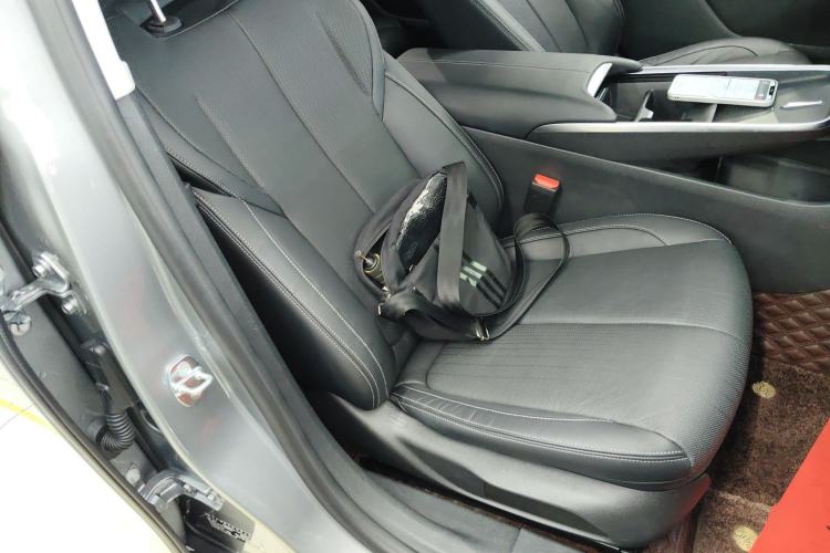 Used Buick LaCrosse 2023 28T Prestige Edition Right Front Seat