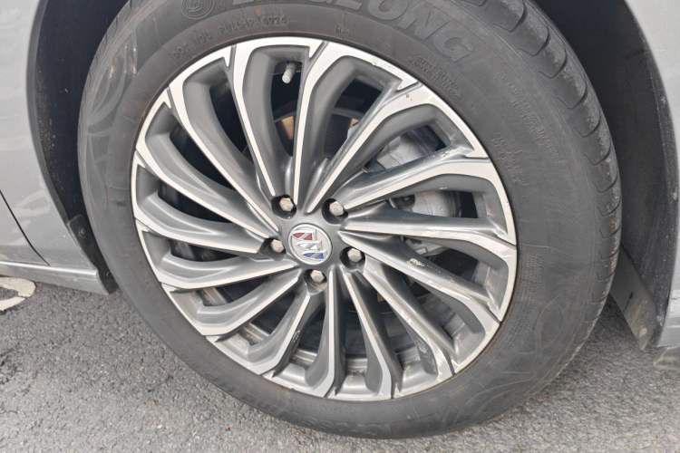 Used Buick LaCrosse 2023 28T Prestige Edition Right Front Wheel Hub