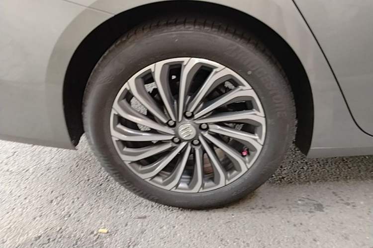 Used Buick LaCrosse 2023 28T Enjoyment Edition Right Rear Wheel Hub