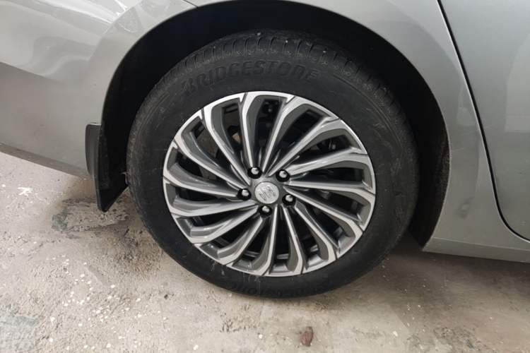 Used Buick LaCrosse 2023 28T Prestige Edition Right Rear Wheel Hub