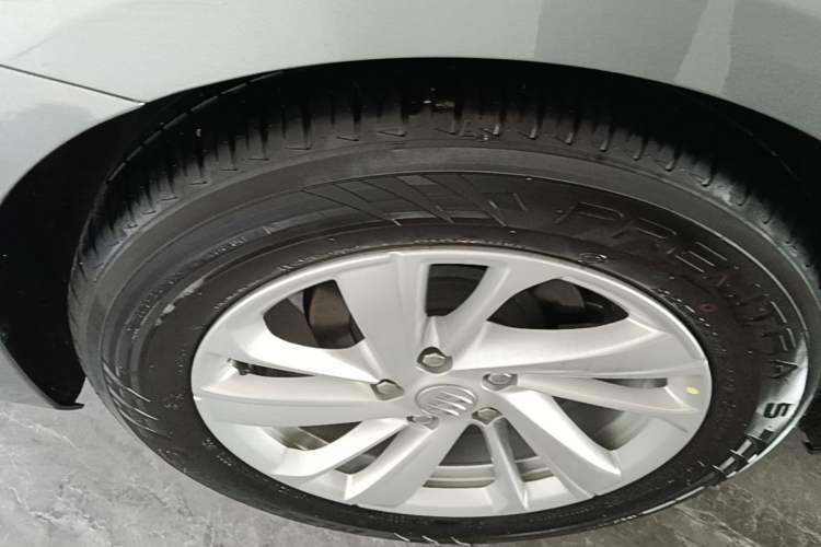 Used Buick LaCrosse 2023 Restyled 25T Cross-Country Edition Right Rear Wheel Hub