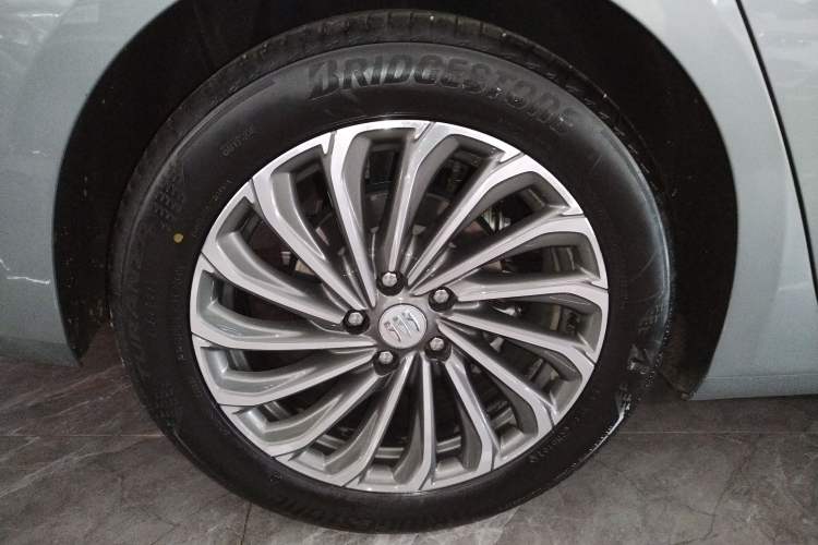 Used Buick LaCrosse 2023 28T Enjoyment Edition Right Rear Wheel Hub