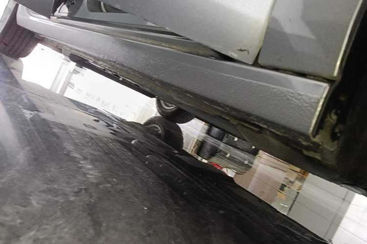 Used Buick LaCrosse 2023 Restyled 25T Cross-Country Edition Right Side Sill