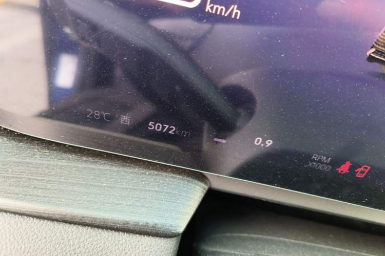 Used Buick LaCrosse 2023 Avia Edition Odometer Close Up