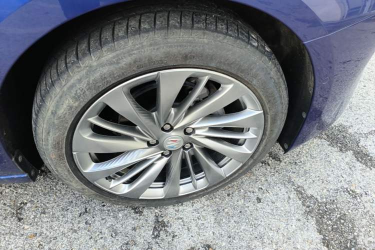 Used Buick LaCrosse 2023 Avia Edition Right Front Wheel Hub