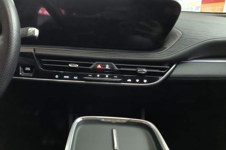 Used Buick LaCrosse 2023 28T Prestige Edition Audio And AC Panel