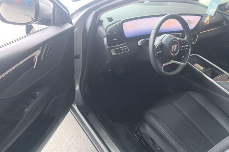 Used Buick LaCrosse 2023 Restyled 25T Cross-Country Edition Driver Seat