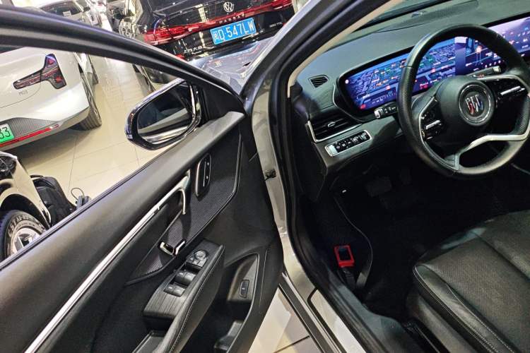 Used Buick LaCrosse 2023 28T Prestige Edition Driver Seat