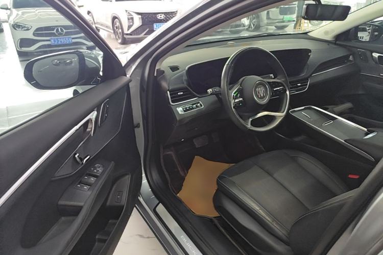 Used Buick LaCrosse 2023 28T Prestige Edition Driver Seat