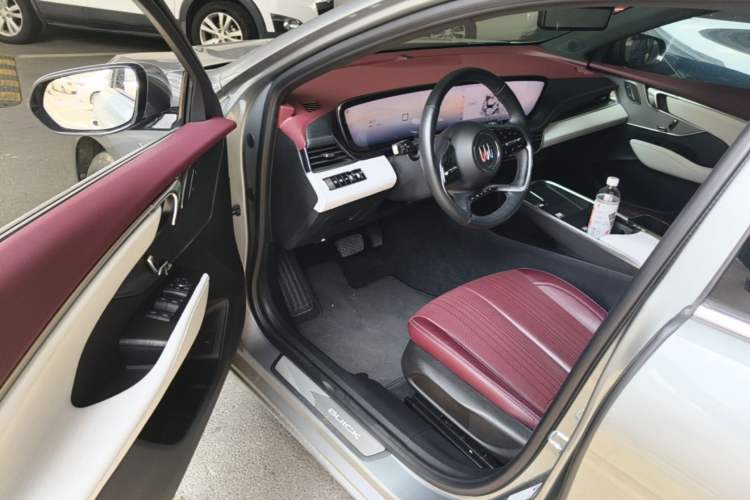 Used Buick LaCrosse 2023 28T Prestige Edition Driver Seat