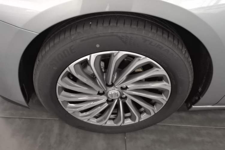 Used Buick LaCrosse 2023 28T Enjoyment Edition Left Front Wheel Hub