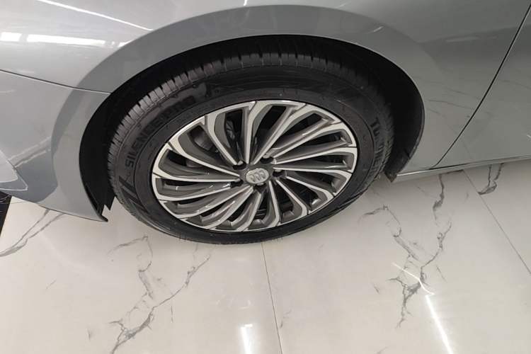 Used Buick LaCrosse 2023 28T Prestige Edition Left Front Wheel Hub