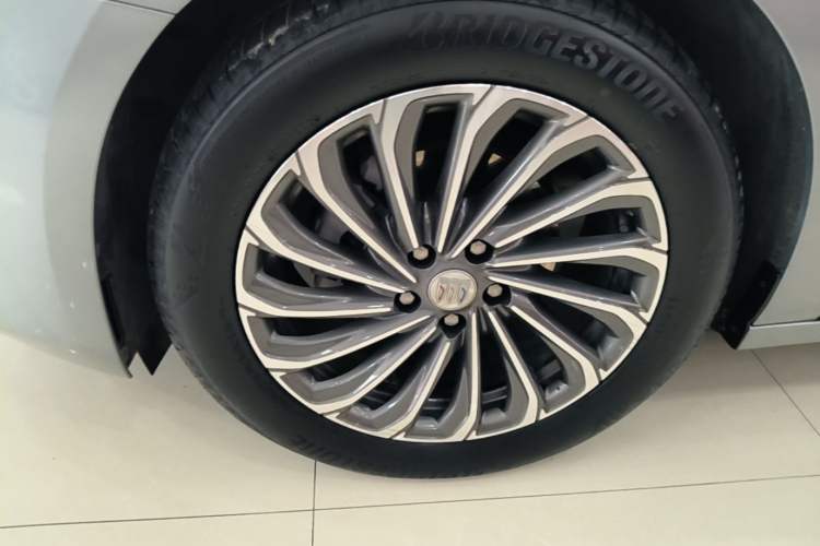 Used Buick LaCrosse 2023 28T Prestige Edition Left Front Wheel Hub