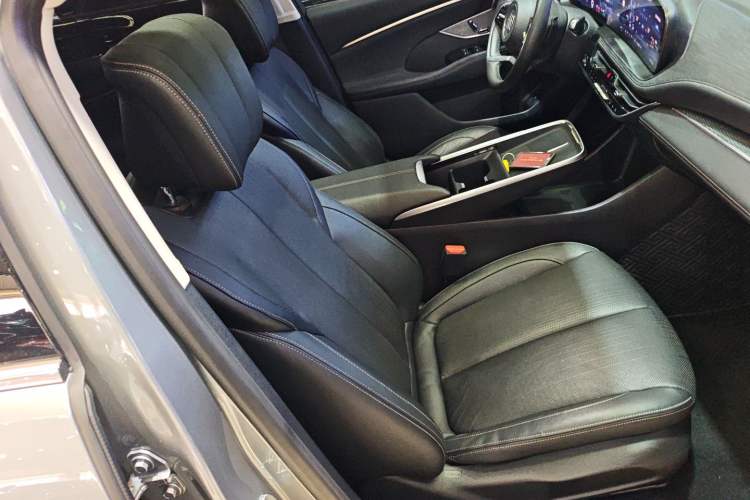 Used Buick LaCrosse 2023 28T Prestige Edition Right Front Seat