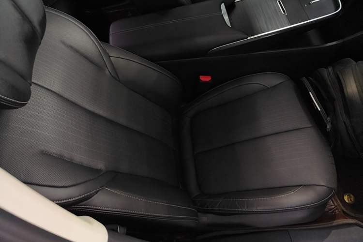 Used Buick LaCrosse 2023 28T Prestige Edition Right Front Seat