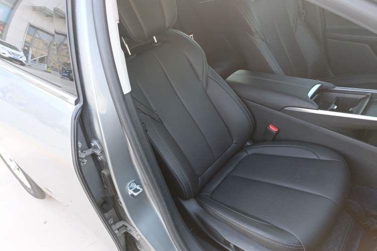 Used Buick LaCrosse 2023 Restyled 25T Cross-Country Edition Right Front Seat