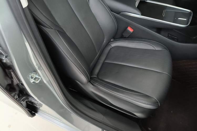 Used Buick LaCrosse 2023 28T Prestige Edition Right Front Seat
