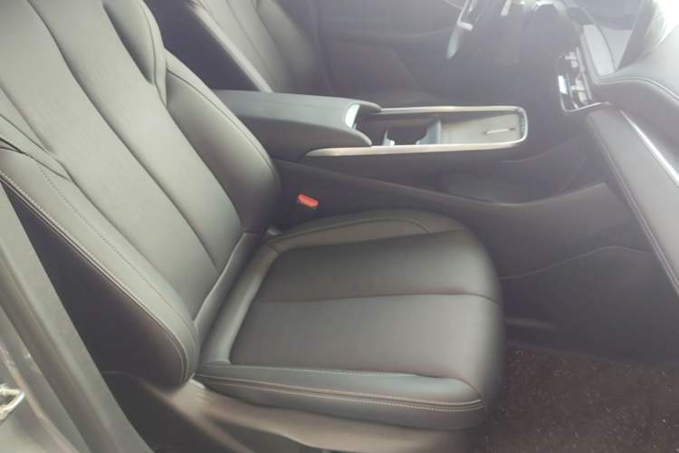 Used Buick LaCrosse 2023 28T Enjoyment Edition Right Front Seat