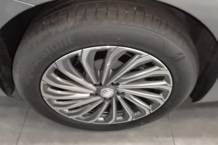 Used Buick LaCrosse 2023 28T Enjoyment Edition Right Rear Wheel Hub