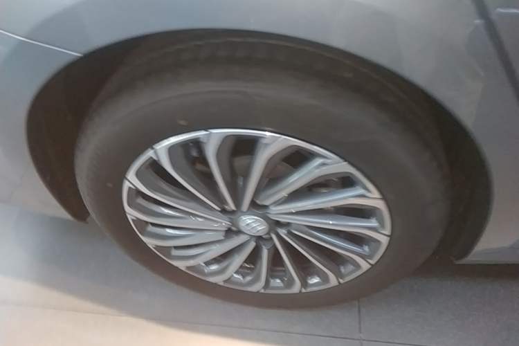 Used Buick LaCrosse 2023 28T Enjoyment Edition Right Rear Wheel Hub