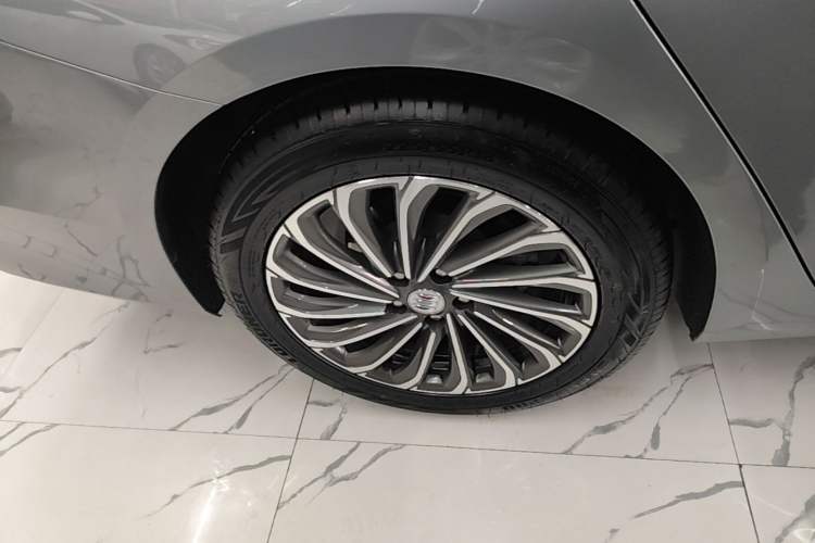 Used Buick LaCrosse 2023 28T Prestige Edition Right Rear Wheel Hub