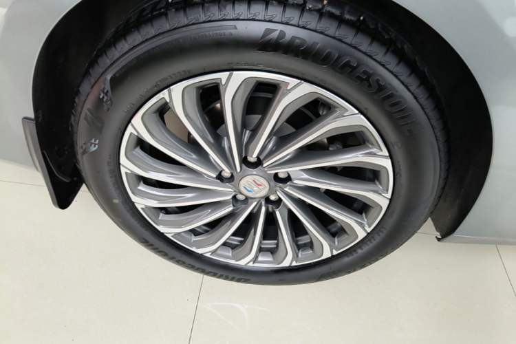 Used Buick LaCrosse 2023 28T Prestige Edition Right Rear Wheel Hub