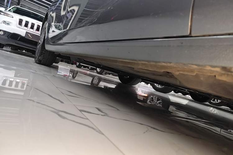 Used Buick LaCrosse 2023 28T Prestige Edition Right Side Sill